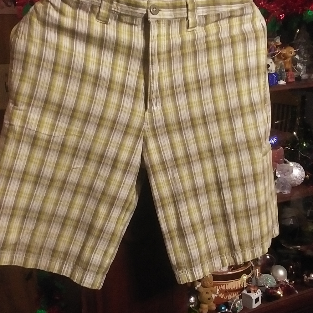MENS SHORTS - Picture 2 of 4